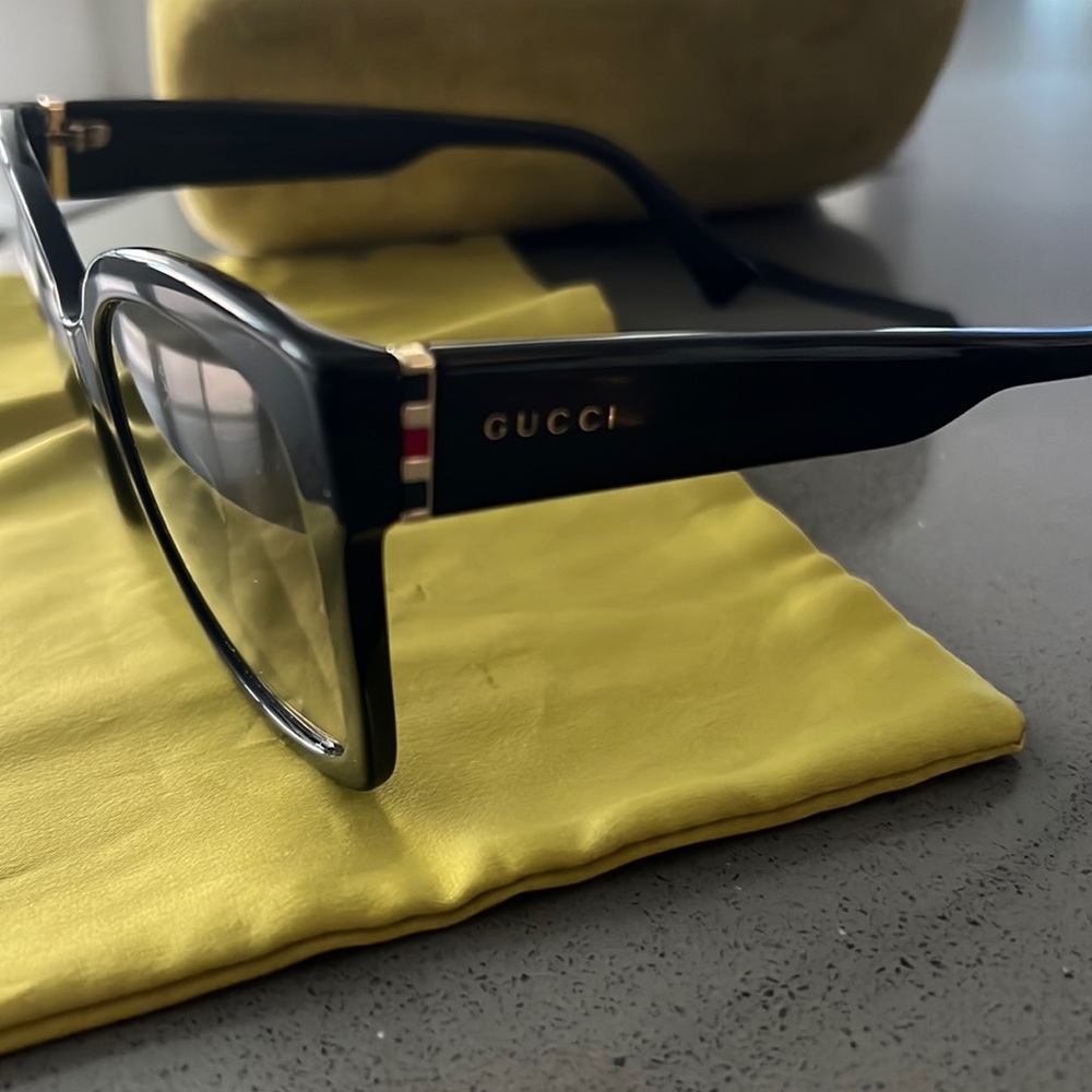 Gucci Sunglasses cat eye oversized Like New GG0459S